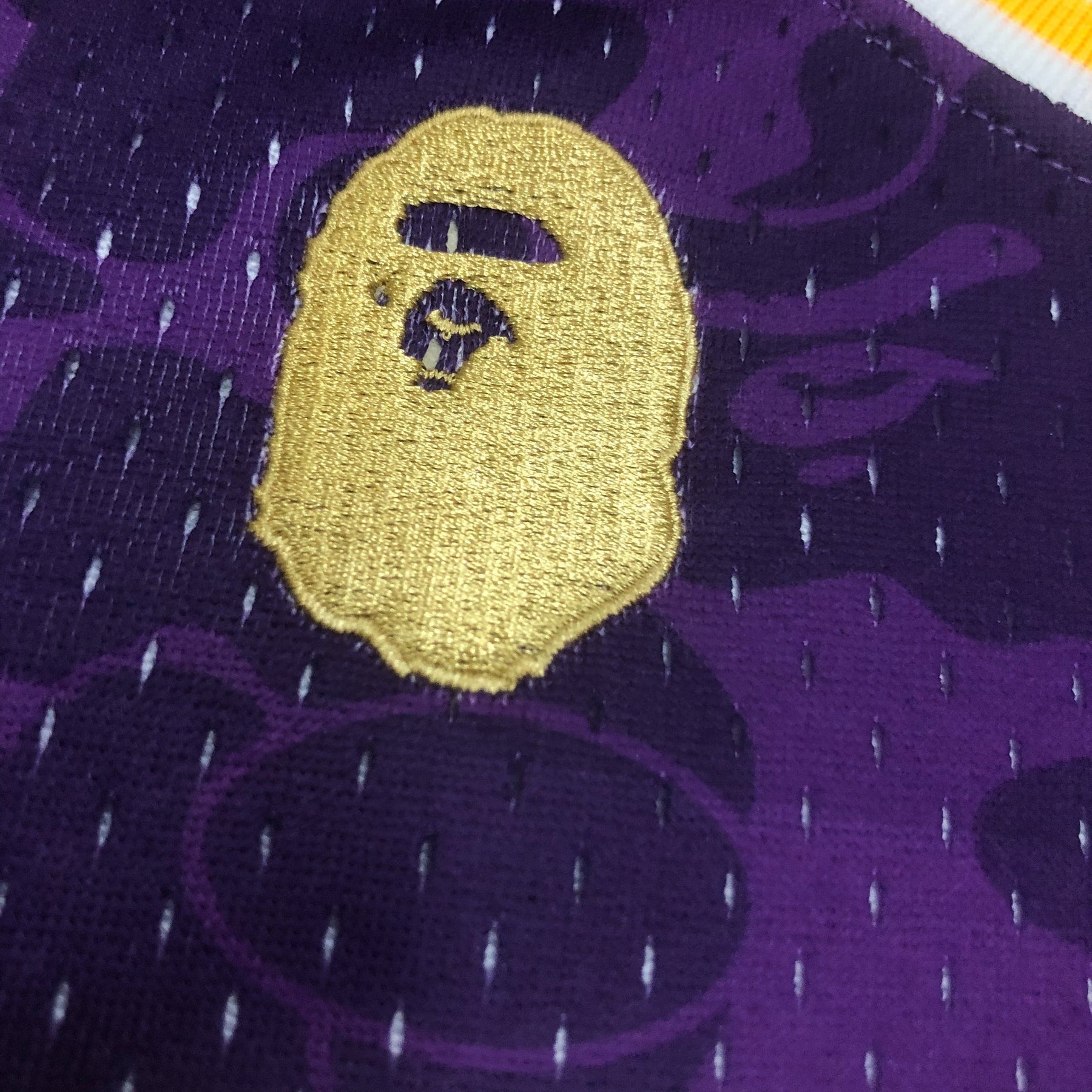 Regata Mitchell & Ness x BAPE - Los Angeles Lakers Roxo