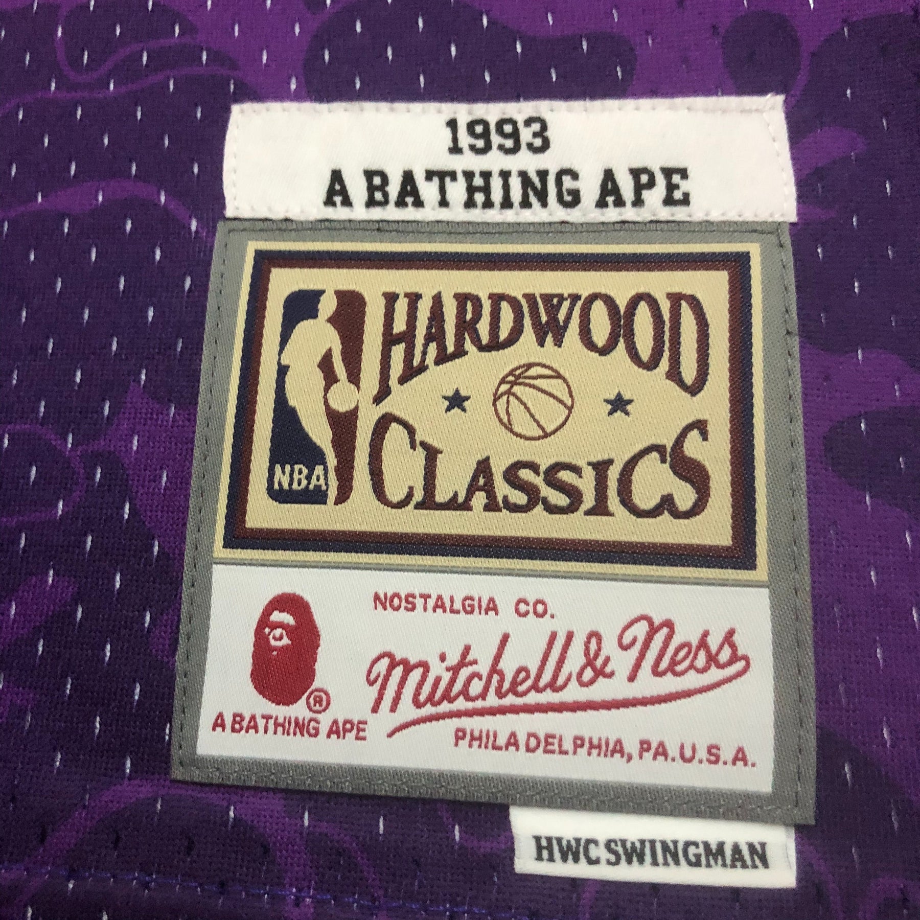 Regata Mitchell & Ness x BAPE - Los Angeles Lakers Roxo